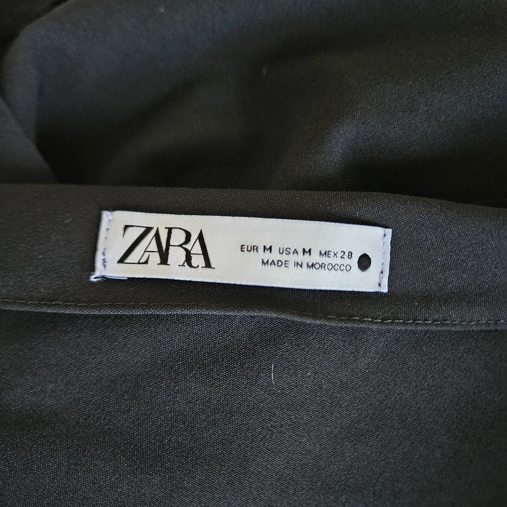 ZARA - Black Off-the-Shoulder Long Sleeve Top - Picture 3 of 5
